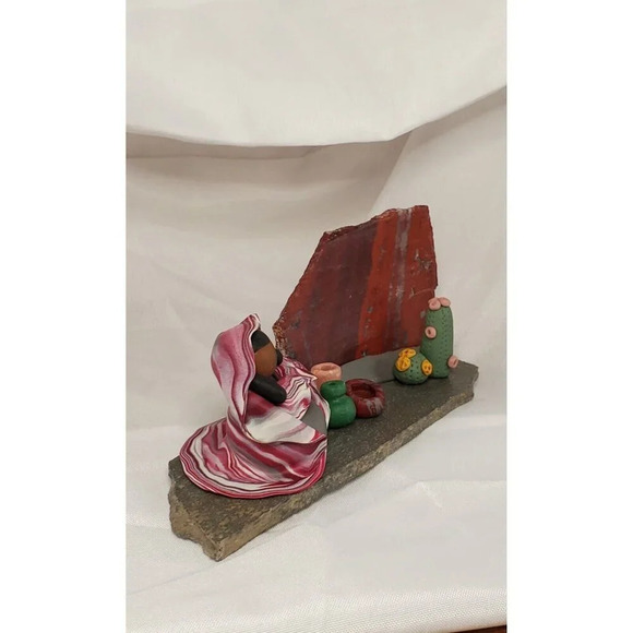 Southwestern Native Clay Figurine On Slate And Jasper Signed By J.K. SEVERSON - Picture 12 of 15